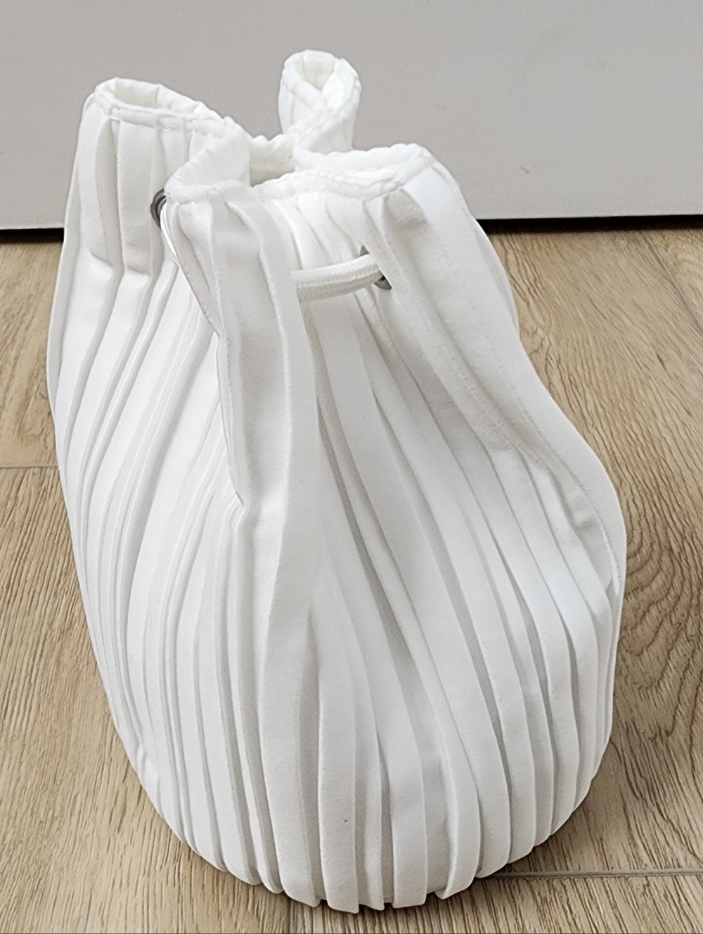 New Dior Makeup Pouch White Drawstring Bucket Bag In Box - Picture 4 of 8